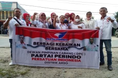 Bagikan Takjil di Distrik...