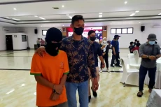 Setubuhi dan Jual ABG,...