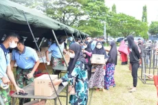 Warga Serbu Pasar Murah...