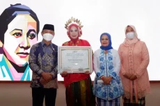 Mengabdi 13 Tahun, Nakes...