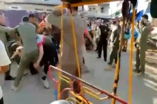 Bentrok, Pedagang Pasar...