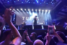 Suara Serak, Tulus Tetap...
