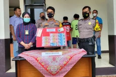 Edarkan Uang Palsu di...