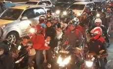 Bonceng Istri dari Jakarta...