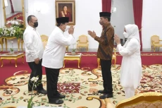 Prabowo Berlebaran ke...