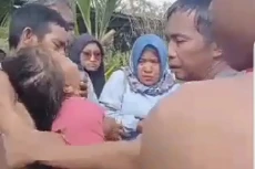 Seorang Wisatawan di...