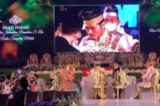Putri Sulung Wali Kota...