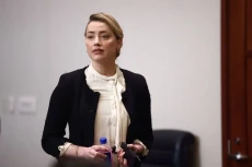 Amber Heard Tuding Johnny...