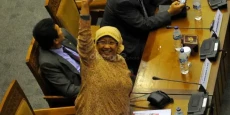 Lily Wahid Dikenal sebagai...