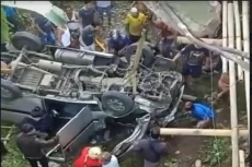 Mobil Travel di Bali...