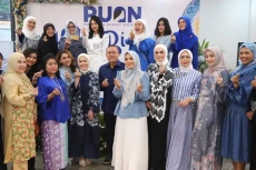 Selebritas Perempuan...