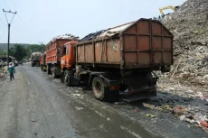 40 Armada Truk Sampah...