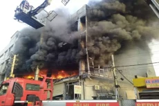 Gedung 4 Lantai di New...