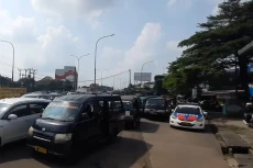 Perlintasan Jalan Dewi...
