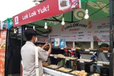 Jajan Pakai GoPay di...