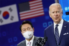 Biden Tawarkan Kirim...