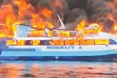Horor! Kapal Feri Terbakar...