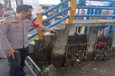 Penjaga Pintu Air di...