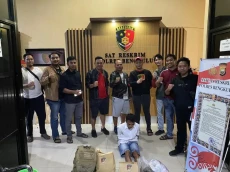 Embat Uang Kurban Rp25...