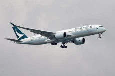 Pesawat Cathay Pacific...