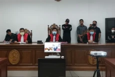 Terdakwa Pembunuhan...