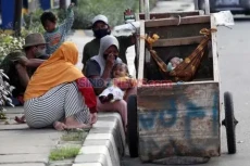 Kakek di Medan Menangis,...