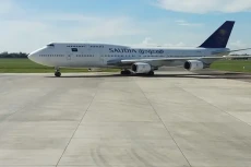 6 Bandara Angkasa Pura...