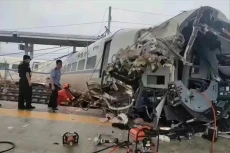 Kereta Api Cepat di...