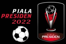 3 Tahun Absen, Piala...
