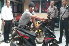 Belajar Curi Motor dari...