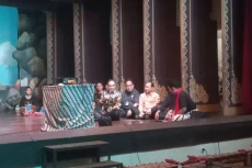 Anies Nonton Wayang...
