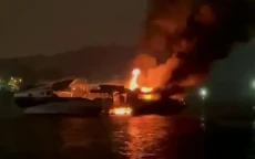 Kapal Ferry Penumpang...