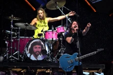 Foo Fighters Akan Gelar...