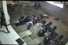 Dipergoki Korban, Maling...