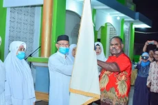 Bupati Elisa Lepas 10...