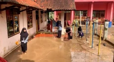 Banjir Bandang Terjang...