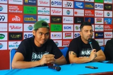 Pelatih Persik Kritik...