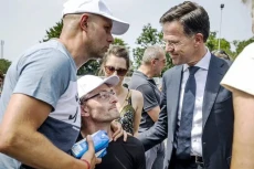 Pemerintah Belanda Minta...