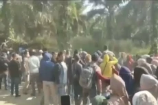 Bentrok Berdarah di...