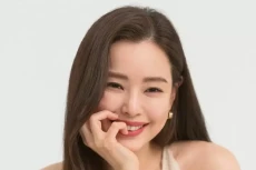 Honey Lee Melahirkan...