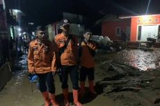 Banjir dan Longsor Terjang...