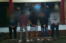 5 Pelaku Penganiayaan...