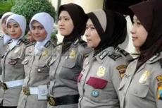 Polwan Gunakan Jilbab,...