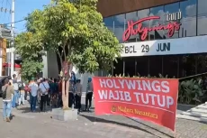 Holywings Surabaya Digeruduk...