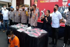 Janda Tewas Tanpa Baju...