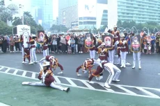 Aksinya Keren, Polisi...