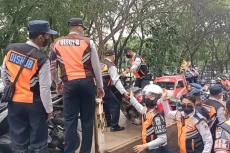 Parkir Sembarangan,...