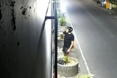 Sayembara Tangkap Bule...
