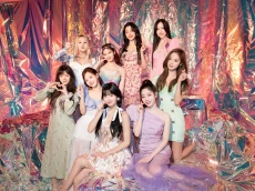 TWICE Perpanjang Kontrak,...