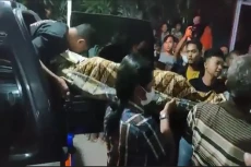 Isak Tangis Pecah, Jenazah...
